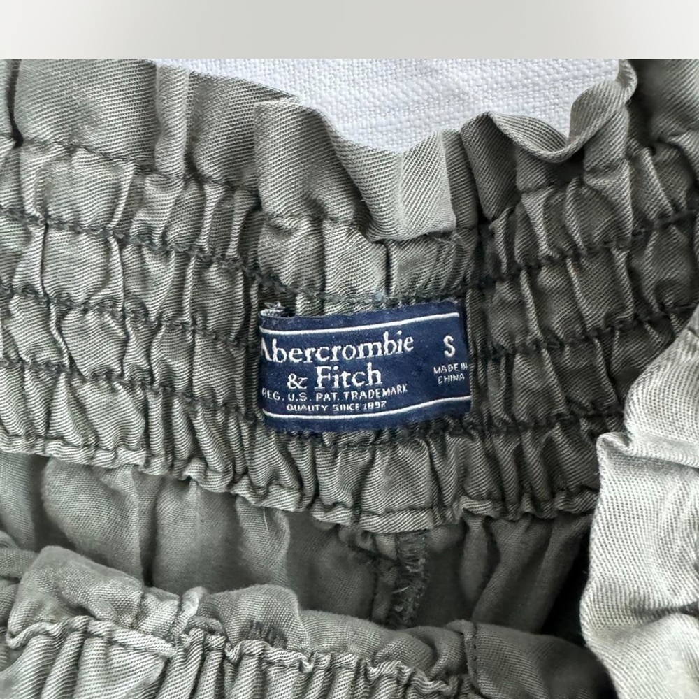 Abercrombie Olive Green Women's Shorts Size S - Picture 3 of 4